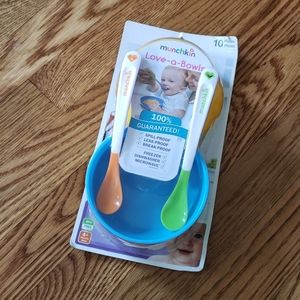 Bowls with lids and spoons